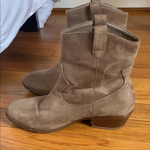 Boots - Picture 1 of 2